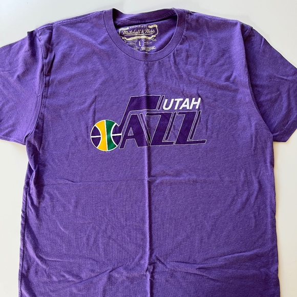 Utah Jazz throwback 1990s Logo Tee Shirt - Size Adult Large - Mitchell & Ness - Picture 1 of 3